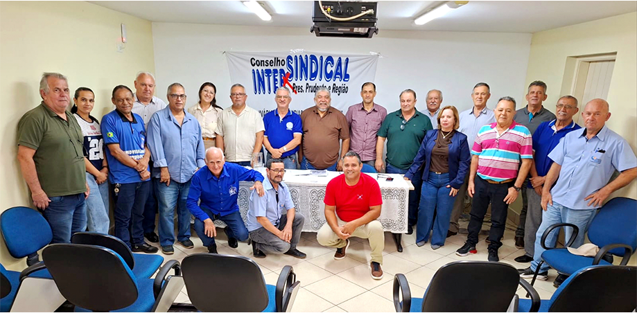 Conselho Intersindical realiza assembleia para discutir e deliberar sobre..